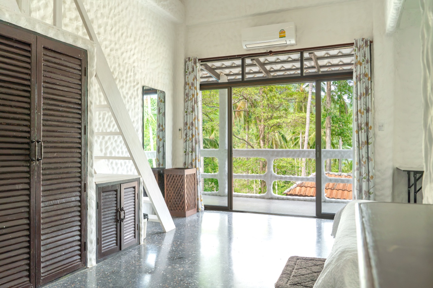 Sunrise Room